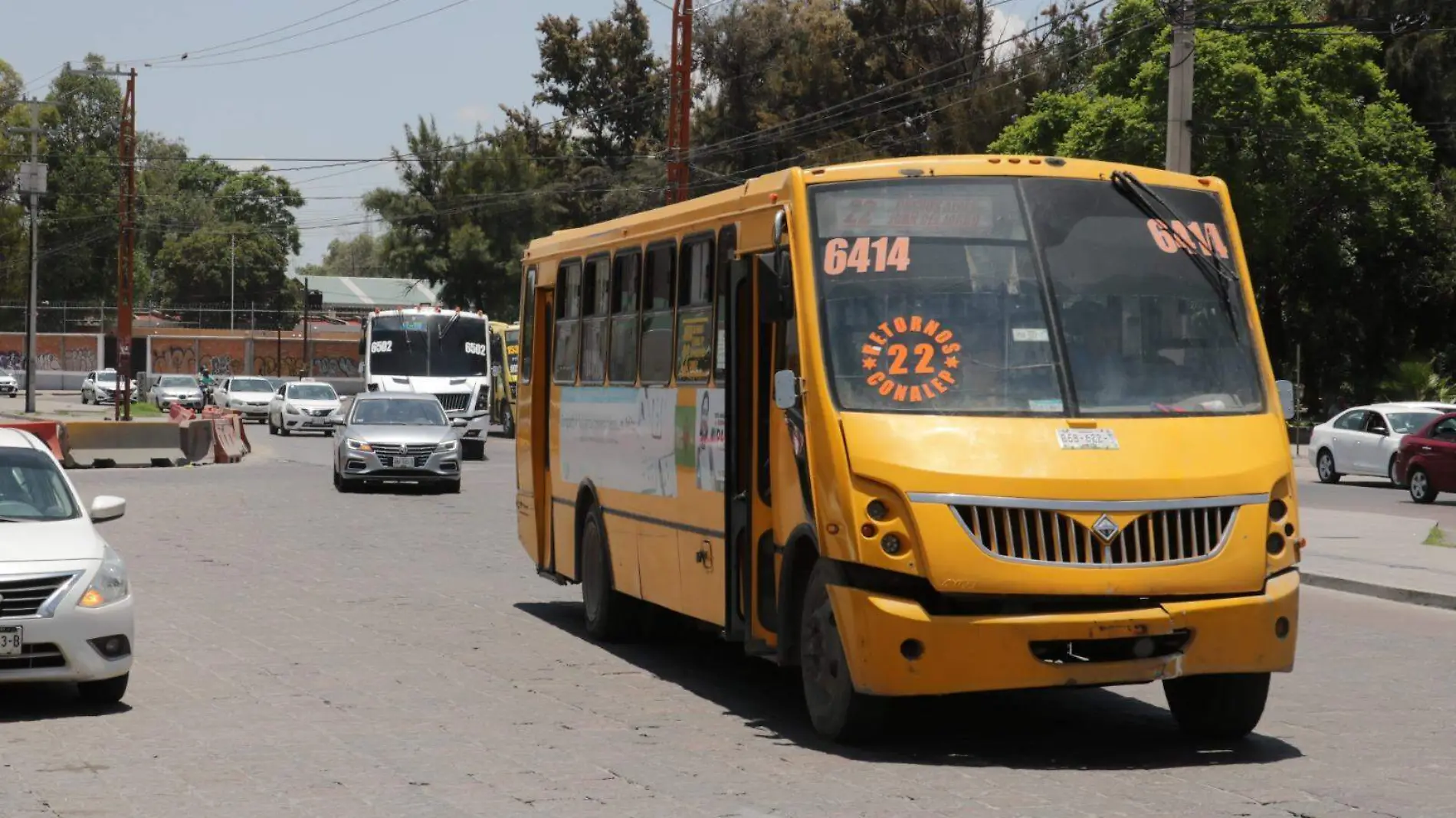 para de transporte público camiones 3